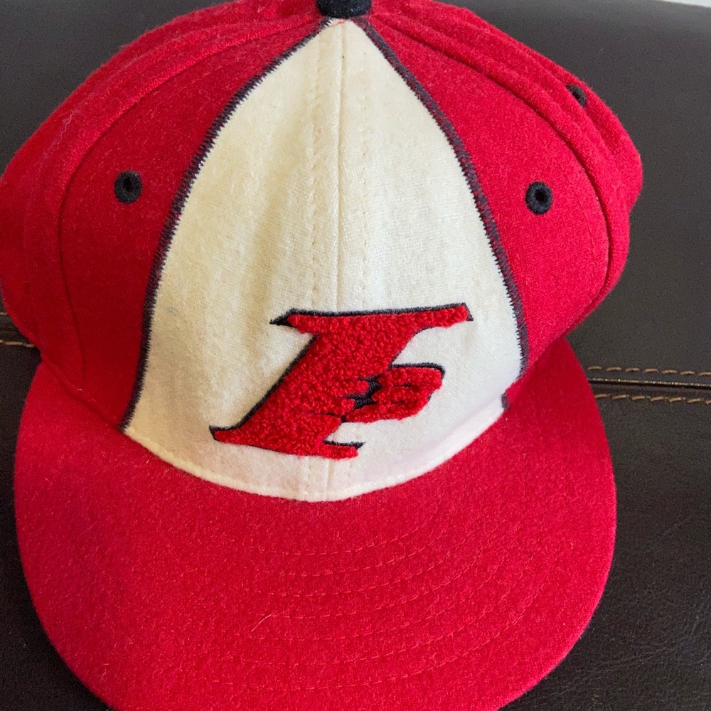 Vintage Reebok Red Sixers Iverson I3 Fitted Hat